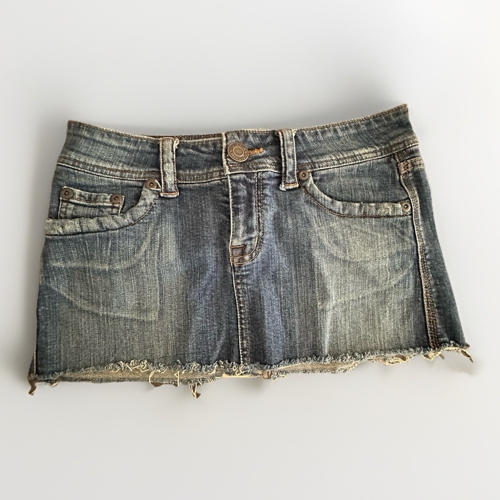 Forever 21 Denim Micro Mini Skirt Women Medium Y2K Low Rise Frayed Hem Staple